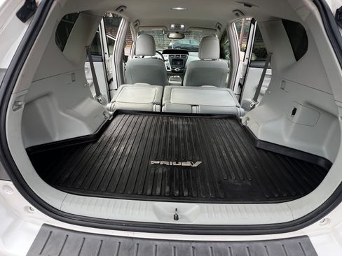 Used 2014 Toyota Prius V Five image 12