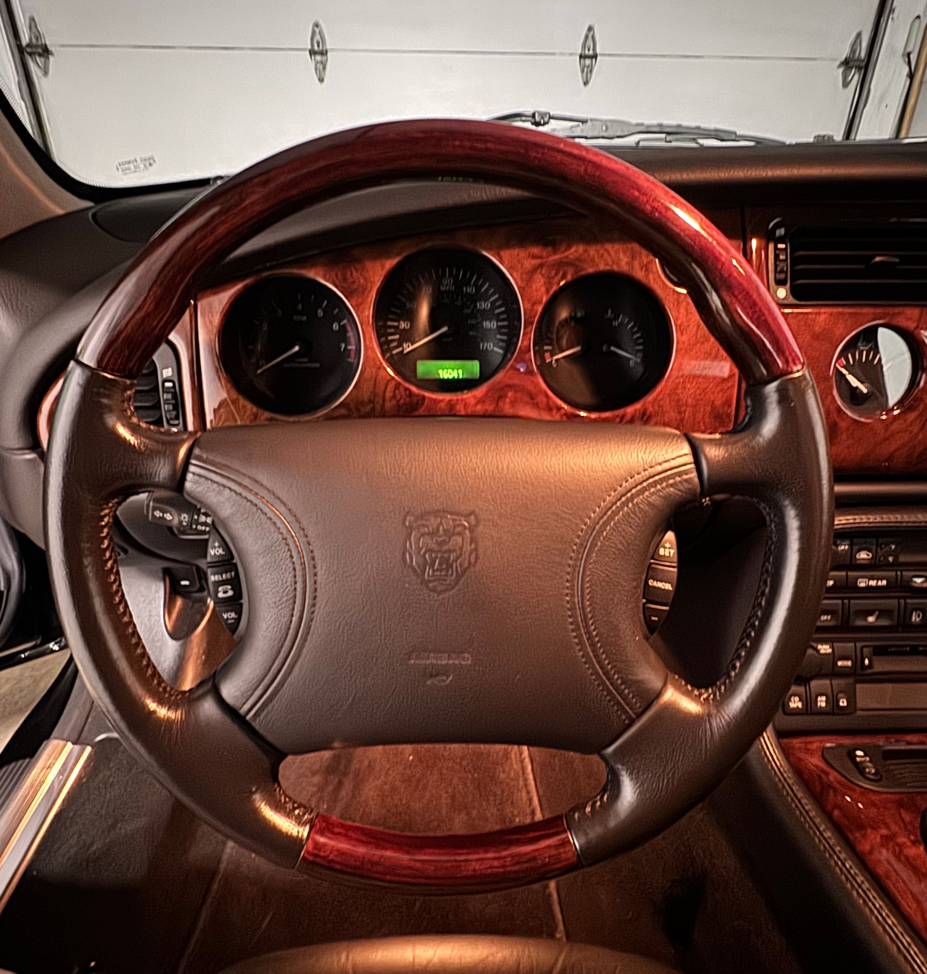 Used 2000 Jaguar XK8 Convertible RWD image 19