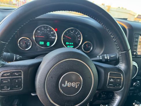 Used 2017 Jeep Wrangler Rubicon w/ Power Convenience Group image 10