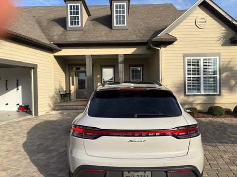 Used 2025 Porsche Macan Turbo image 2