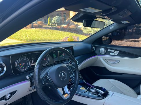 Used 2017 Mercedes-Benz E 300 4MATIC image 9