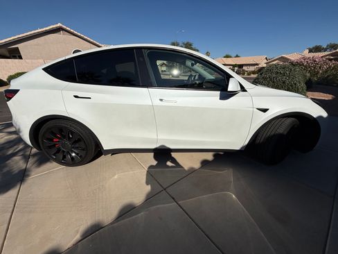 Used 2023 Tesla Model Y Performance image 6