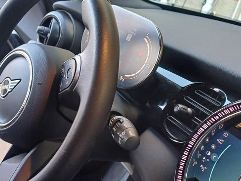 Used 2022 MINI Cooper 4-Door Hardtop image 10