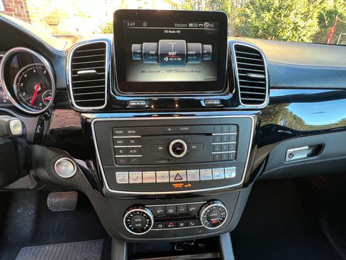 Used 2017 Mercedes-Benz GLS 550 4MATIC image 19