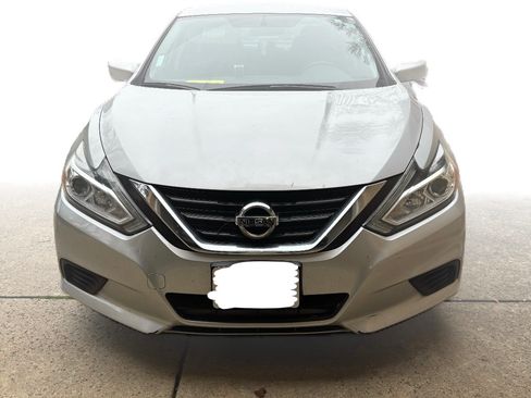 Used 2016 Nissan Altima 2.5 S w/ Power Driver Seat Package FWD image 2