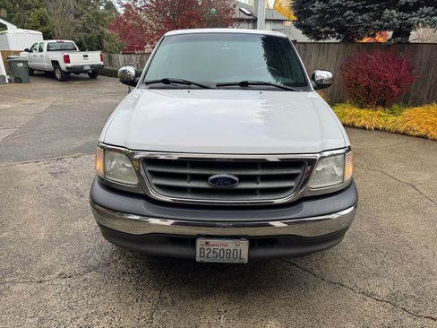 Used 2002 Ford F150 King Ranch image 2