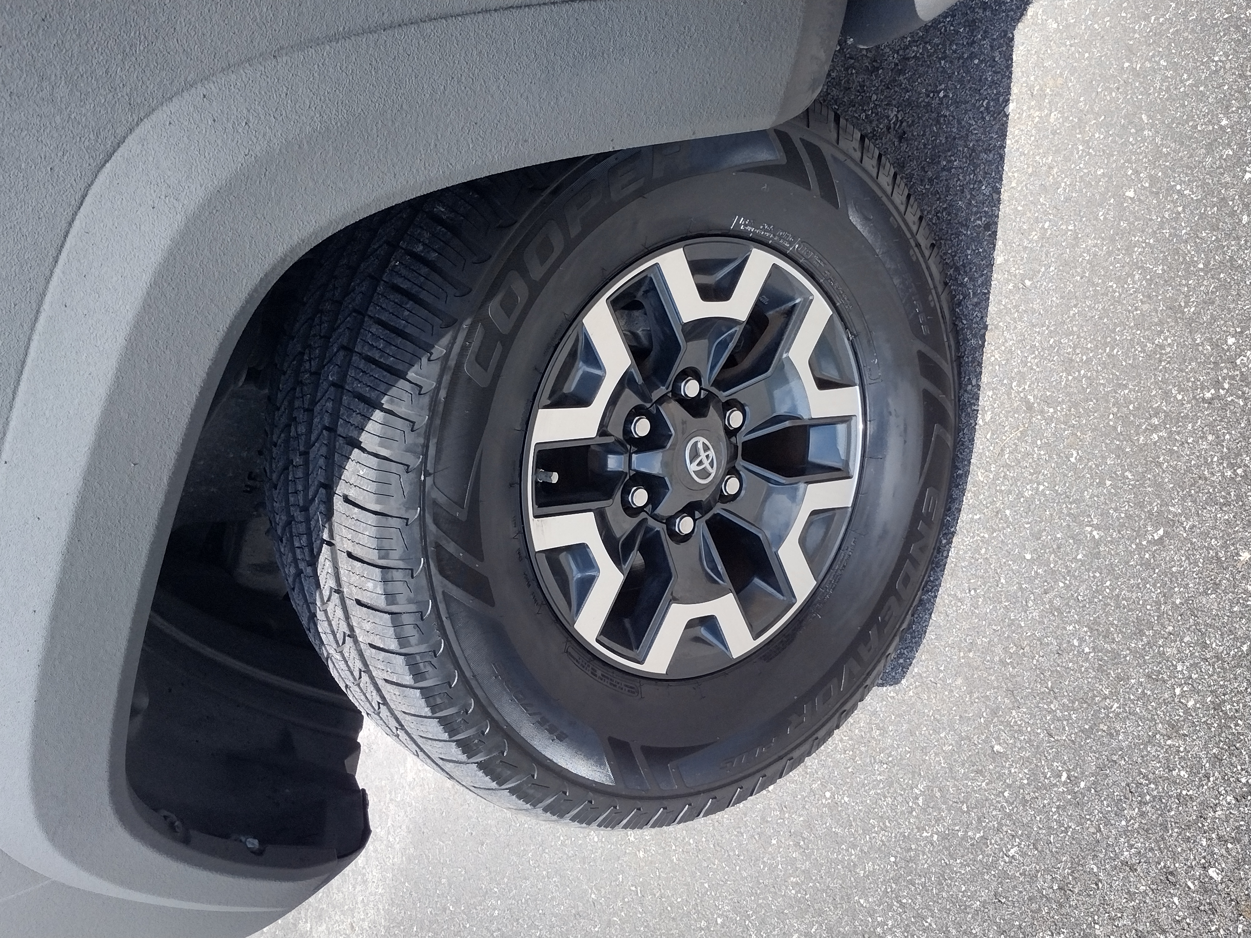 Used 2017 Toyota Tacoma TRD Off-Road w/ Premium & Technology Package AWD/4WD image 12