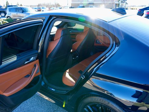 Used 2018 BMW M5 image 11