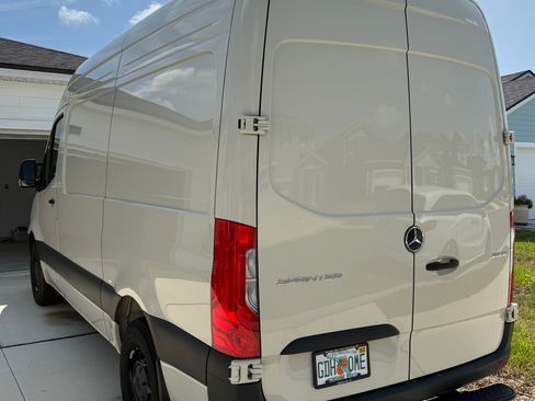 Used 2024 Mercedes-Benz Sprinter 2500 image 4