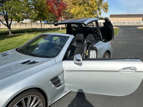 Used 2018 Mercedes-Benz SL 550 image 12