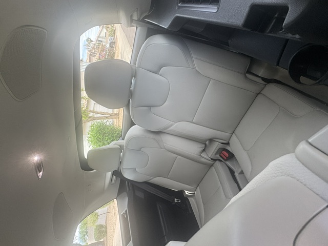 Used 2016 Volvo XC90 T6 Momentum w/ Momentum Plus Package AWD/4WD image 12