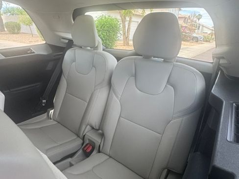 Used 2016 Volvo XC90 T6 Momentum w/ Momentum Plus Package AWD/4WD image 12