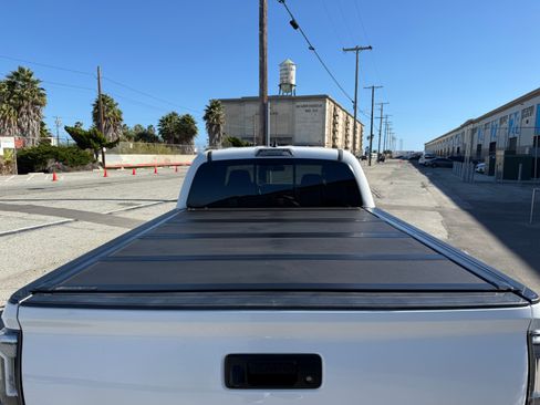 Used 2017 Toyota Tacoma TRD Off-Road image 5