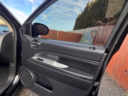 Used 2014 Jeep Compass Limited w/ Sun/Sound Group image 5