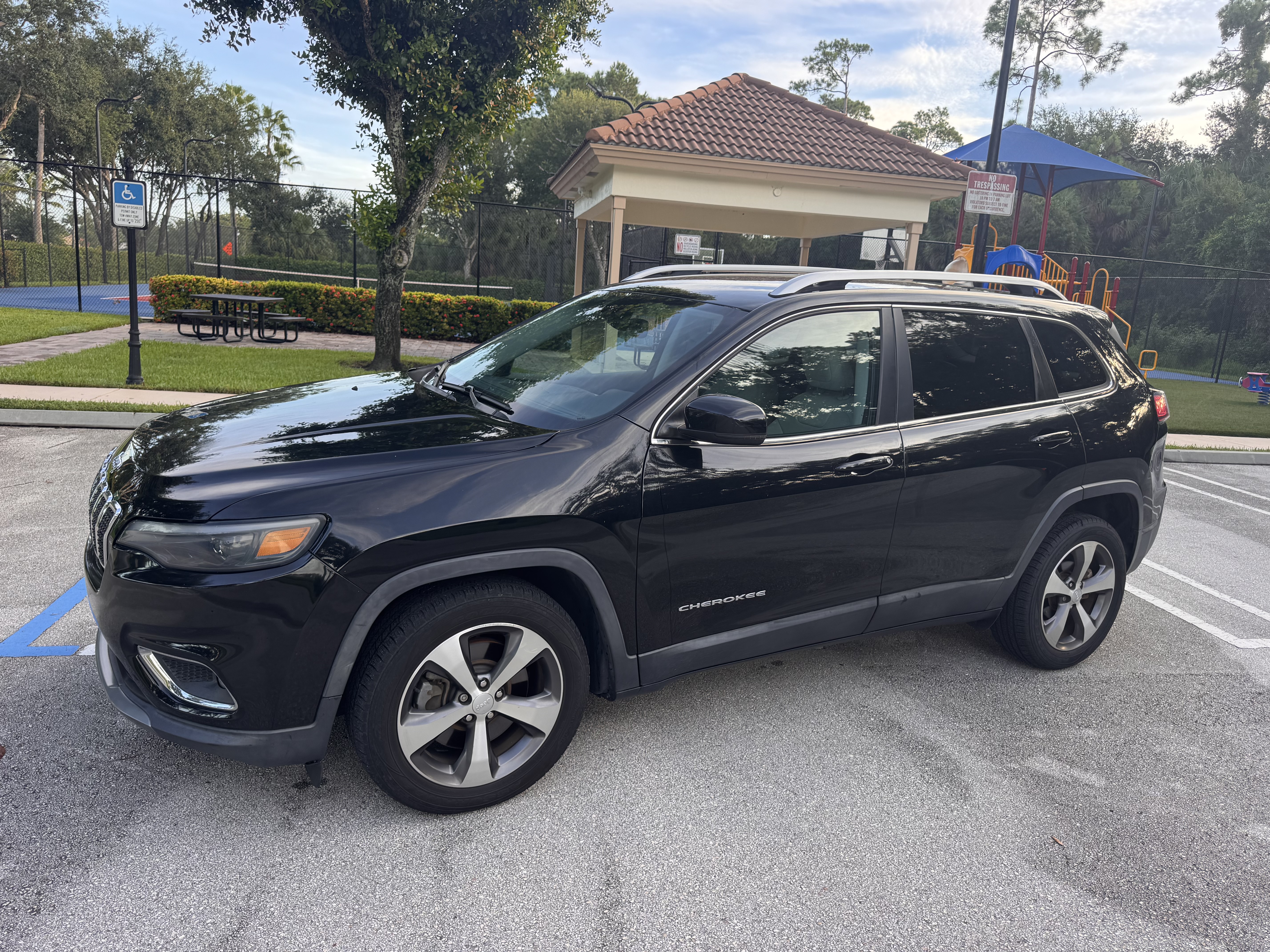 Used 2020 Jeep Cherokee Limited FWD image 8
