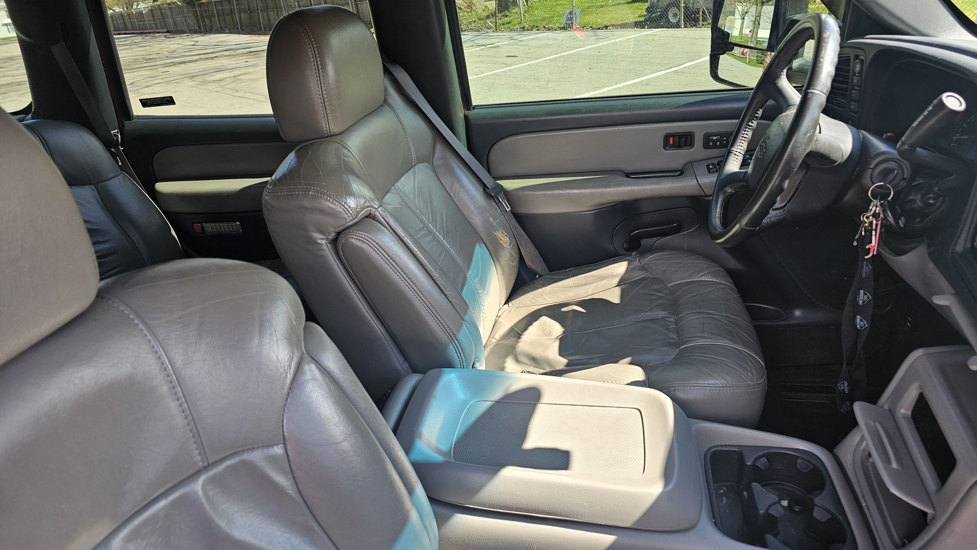 Used 2001 Chevrolet Tahoe LT w/ LT Preferred Equipment Group AWD/4WD image 11