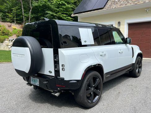 Used 2023 Land Rover Defender 110 AWD/4WD image 6