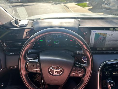 Used 2021 Toyota Mirai w/ Advanced Technology Package image 2