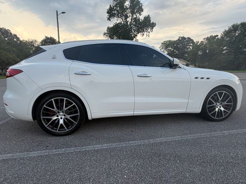 Used 2017 Maserati Levante w/ Sport Package AWD/4WD image 9