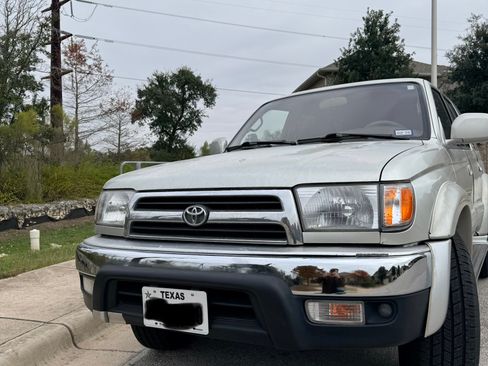 Used 2000 Toyota 4Runner Limited image 1
