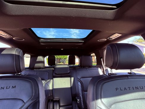 Used 2017 Ford Explorer Platinum image 10