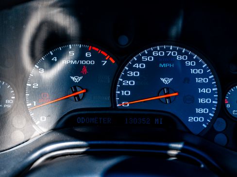 Used 2001 Chevrolet Corvette Convertible w/ Preferred Equipment Group1 image 12