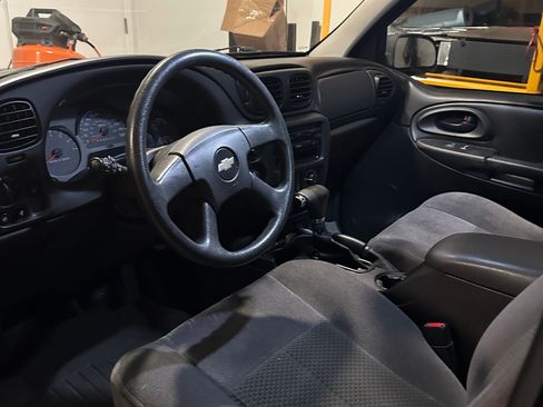 Used 2009 Chevrolet TrailBlazer LT w/ Sun And Sound Package image 2