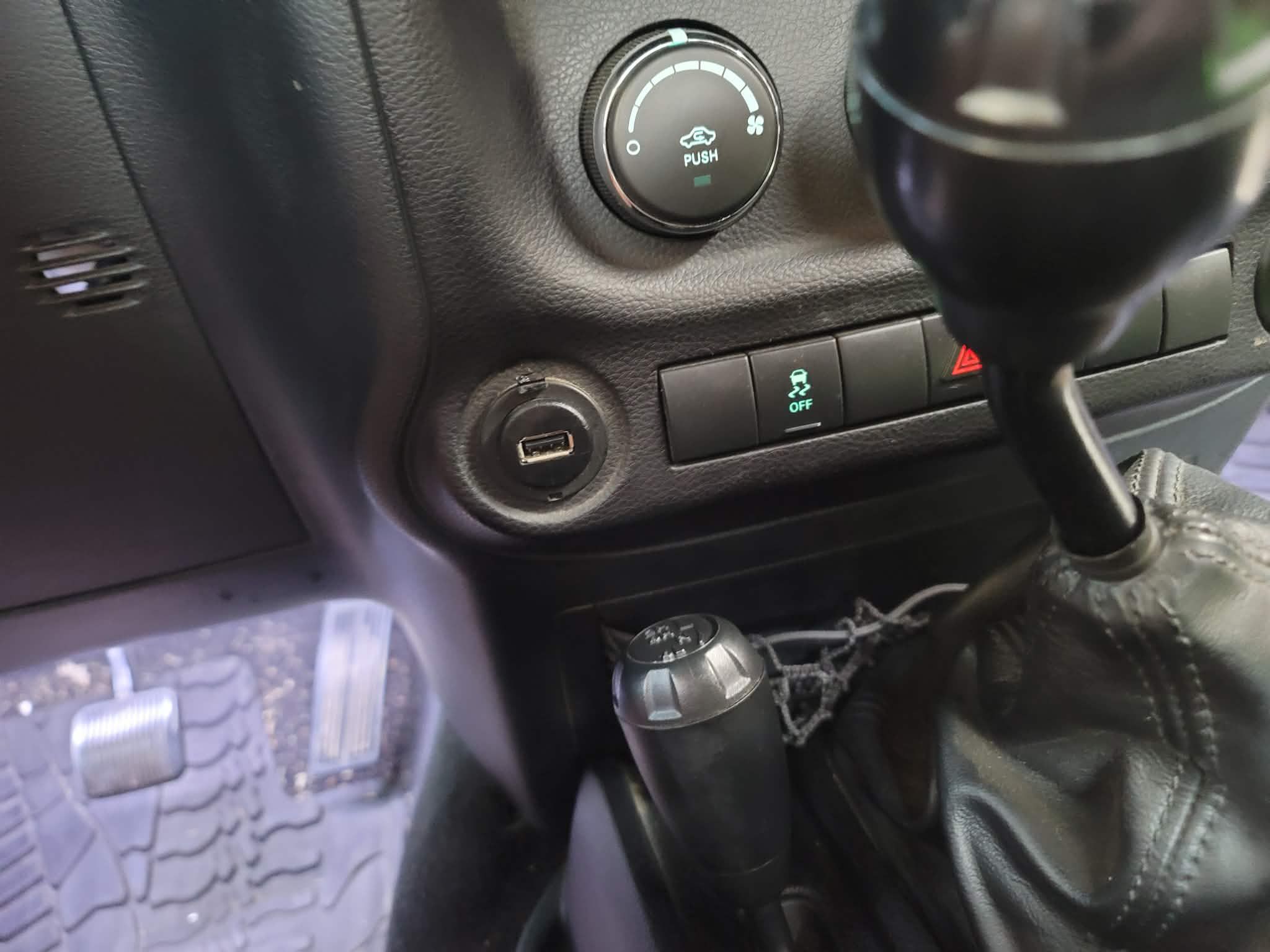 Used 2015 Jeep Wrangler Sport AWD/4WD image 29