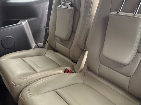 Used 2015 Ford Explorer XLT w/ Equipment Group 202A image 8