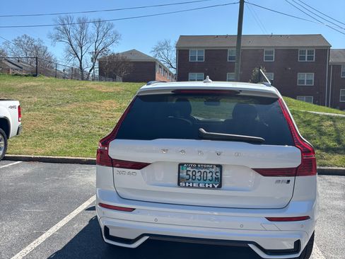 Used 2025 Volvo XC60 B5 Plus w/ Climate Package image 5