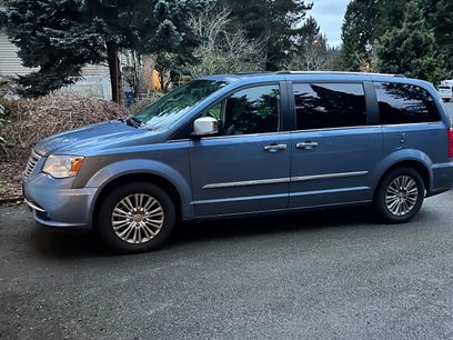Used 2012 Chrysler Town & Country Limited w/ Luxury Group