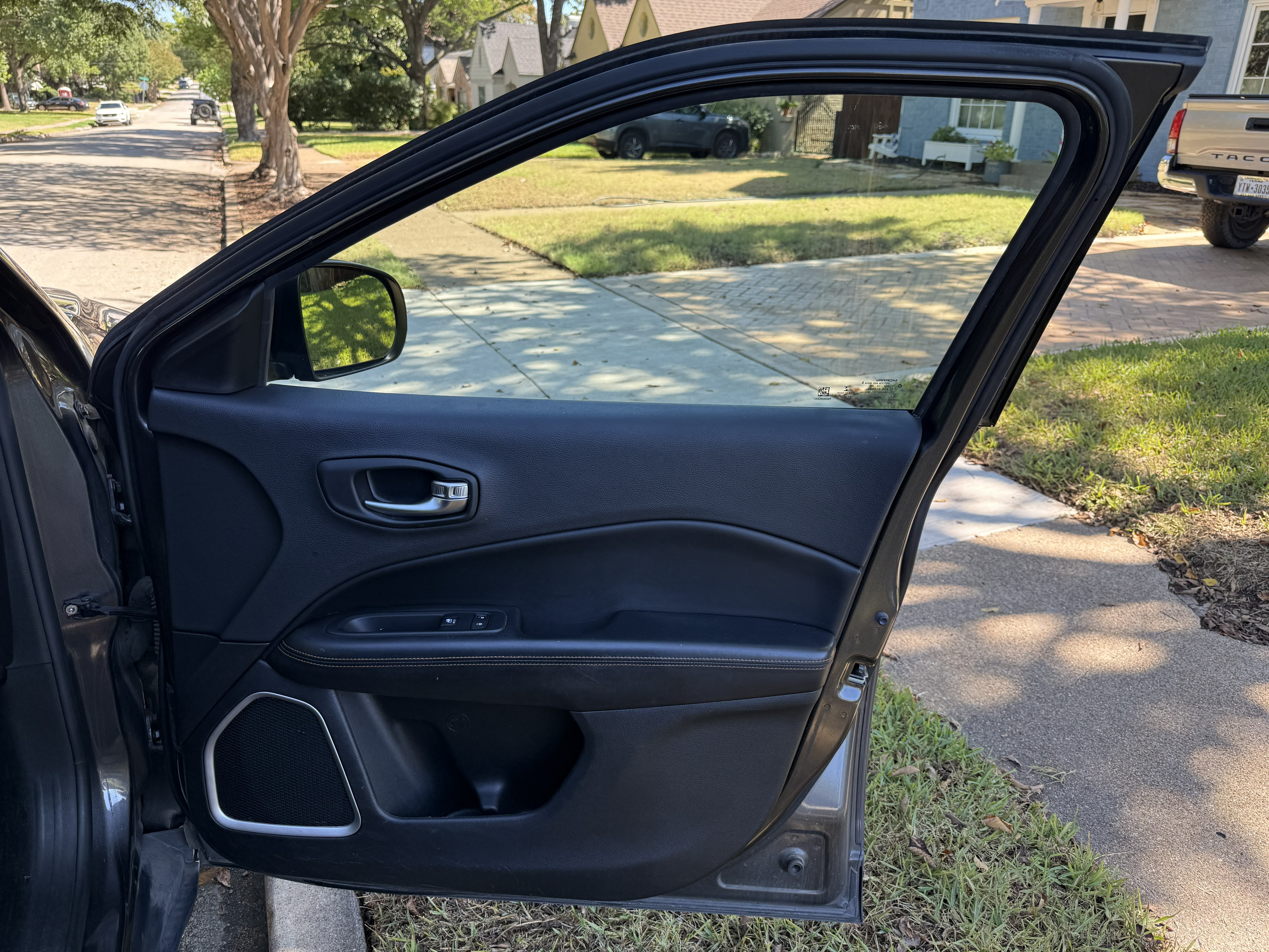 Used 2018 Jeep Compass Limited w/ Navigation Group FWD image 12