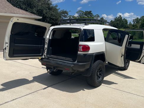 Used 2011 Toyota FJ Cruiser 4WD w/ Upgrade Pkg image 12