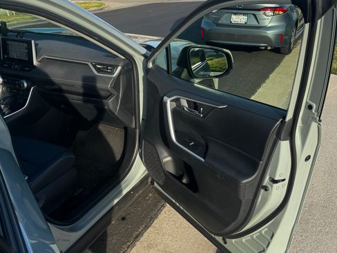 Used 2023 Toyota RAV4 XLE Premium image 20