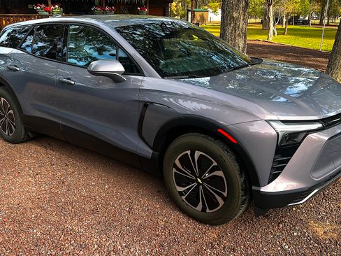 Used 2025 Chevrolet Blazer EV LT image 9