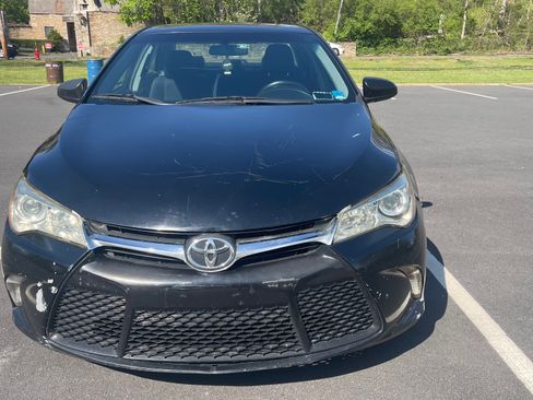 Used 2015 Toyota Camry SE FWD image 6