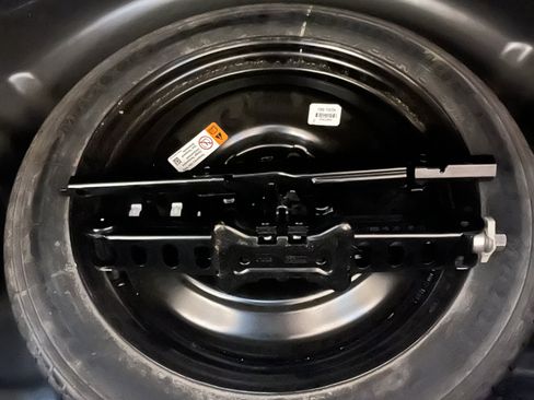 Used 2018 Ford Fusion Titanium image 17