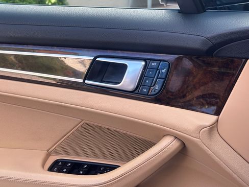 Used 2018 Porsche Panamera image 8