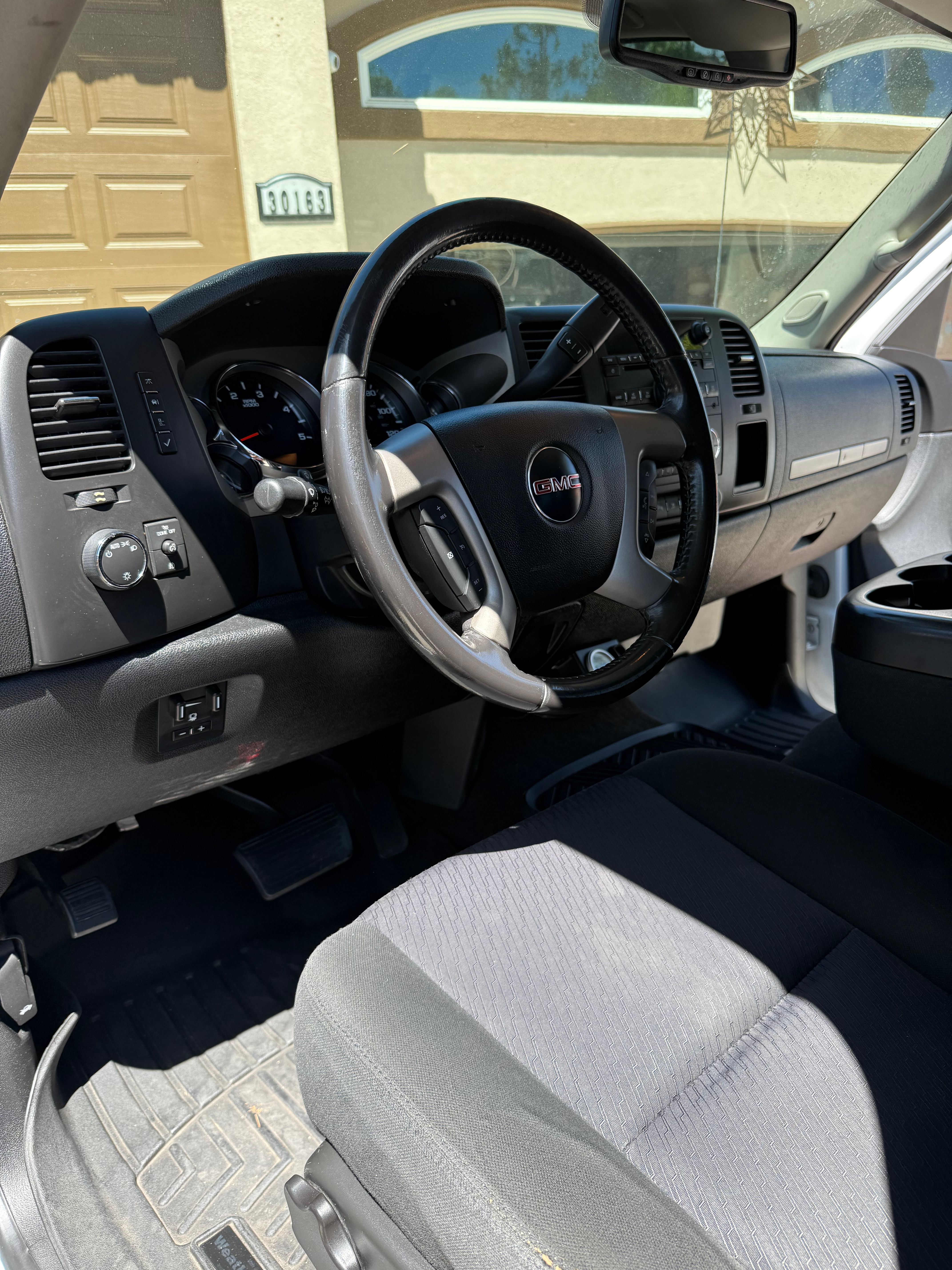 Used 2011 GMC Sierra 2500 SLE w/ SLE Preferred Package AWD/4WD image 10
