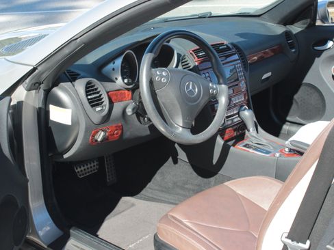 Used 2005 Mercedes-Benz SLK 350 image 10