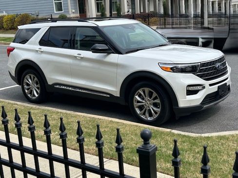 Used 2023 Ford Explorer XLT w/ Equipment Group 202A image 4