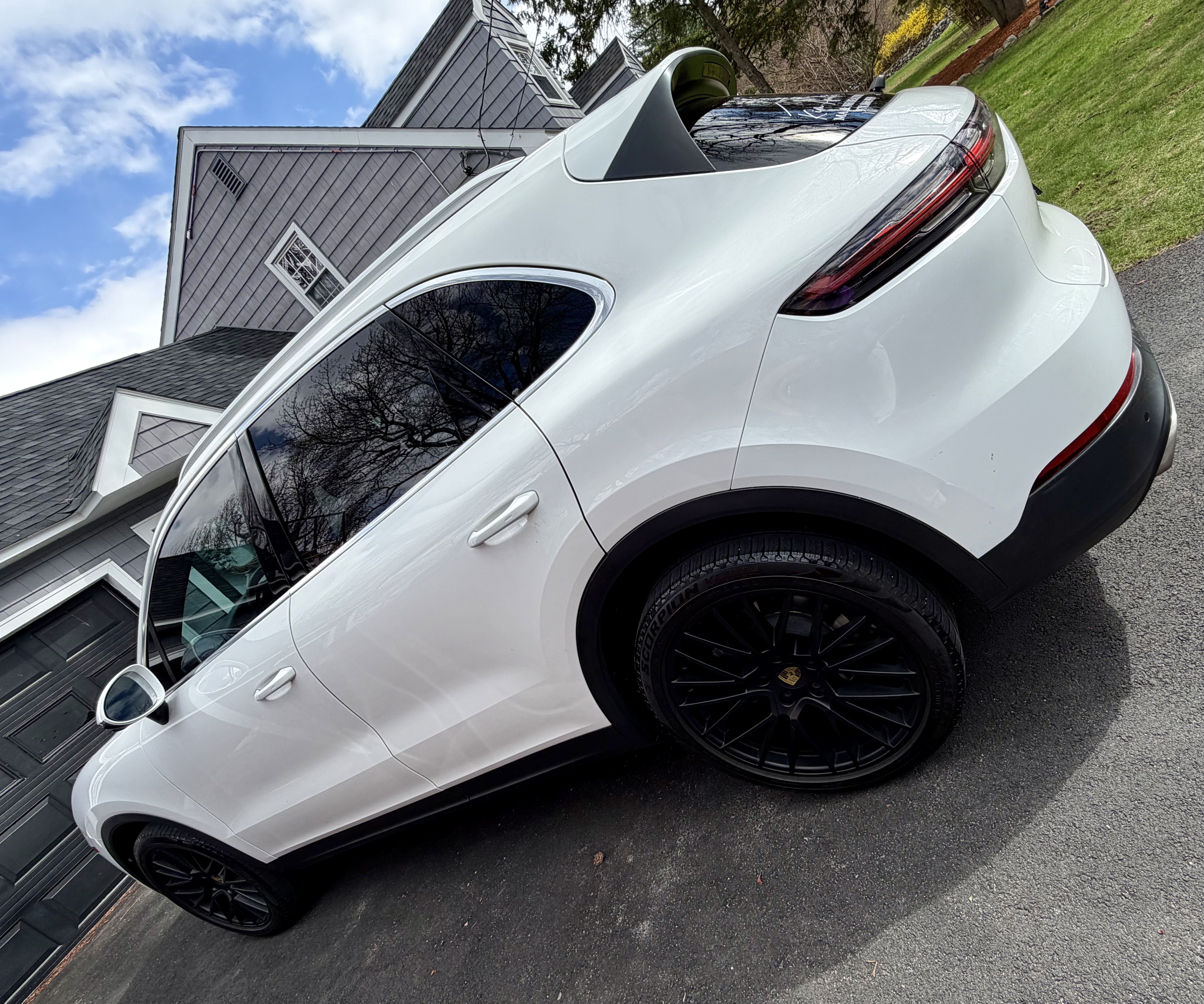 Used 2020 Porsche Cayenne AWD/4WD image 1
