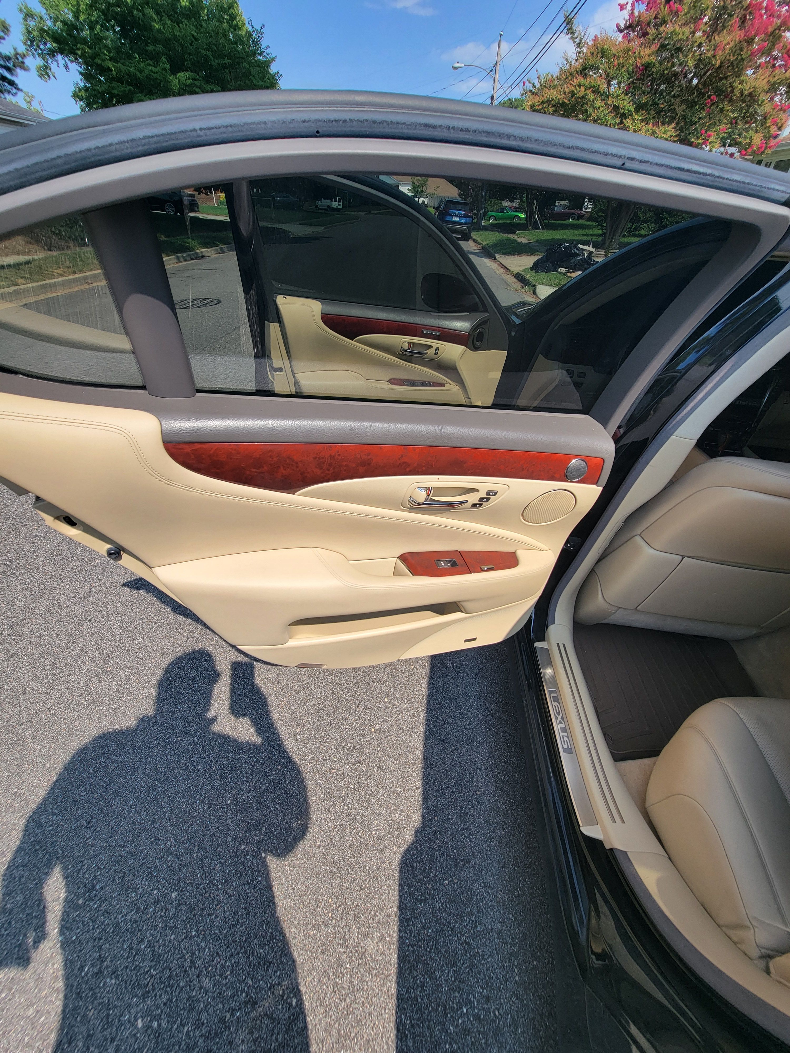 Used 2007 Lexus LS 460 L w/ Luxury Pkg RWD image 11