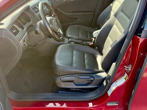 Used 2017 Volkswagen Jetta SE image 10