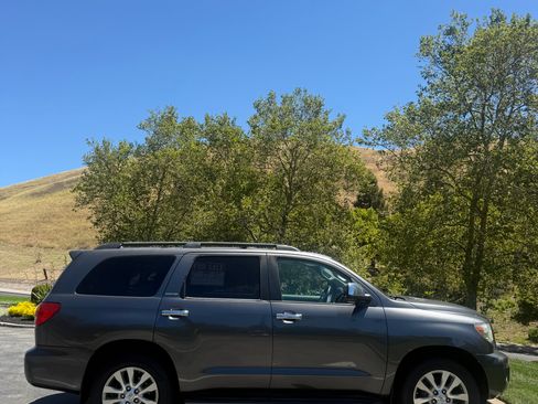 Used 2011 Toyota Sequoia Limited AWD/4WD image 4
