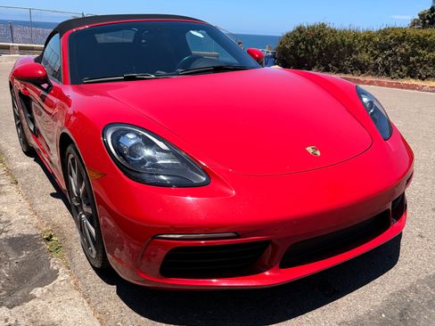 Used 2020 Porsche 718 Boxster RWD image 2