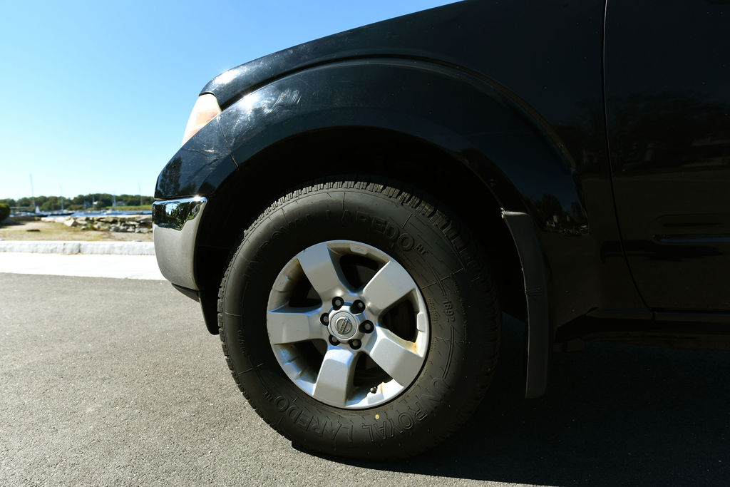 Used 2011 Nissan Frontier SV w/ SV Premium Utility Pkg AWD/4WD image 4