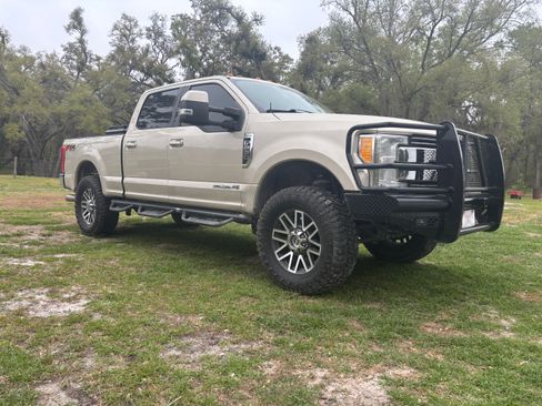 Used 2017 Ford F250 Lariat w/ Lariat Value Package image 1