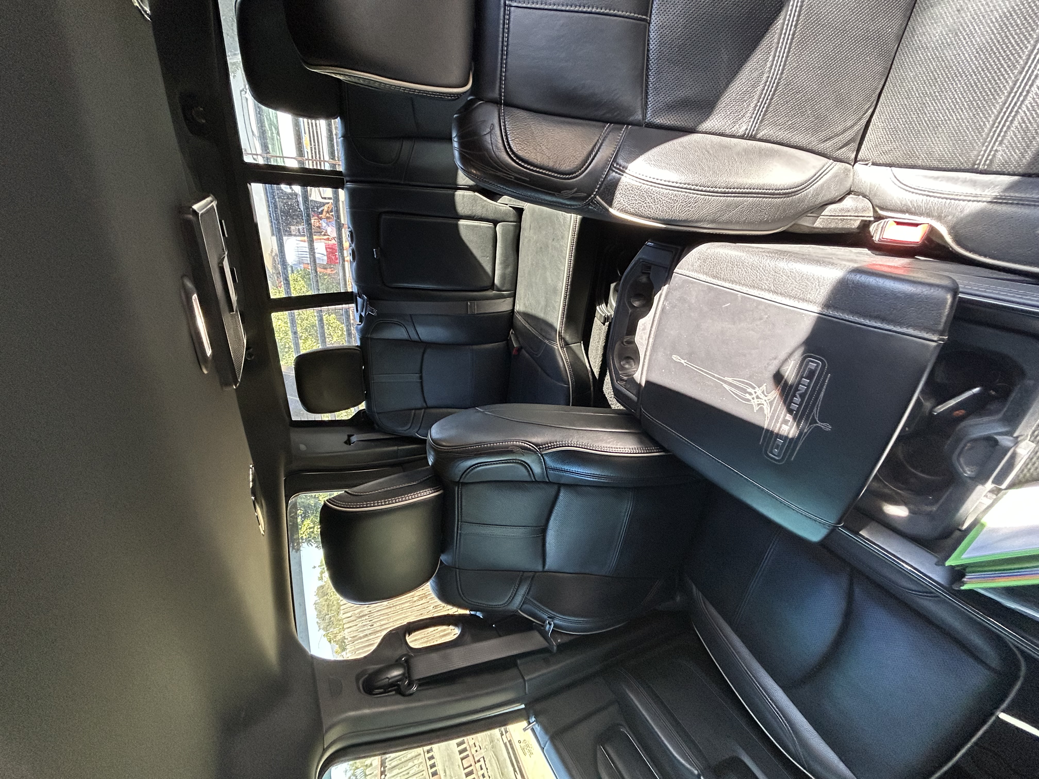 Used 2022 RAM 5500 4x4 Crew Cab image 4