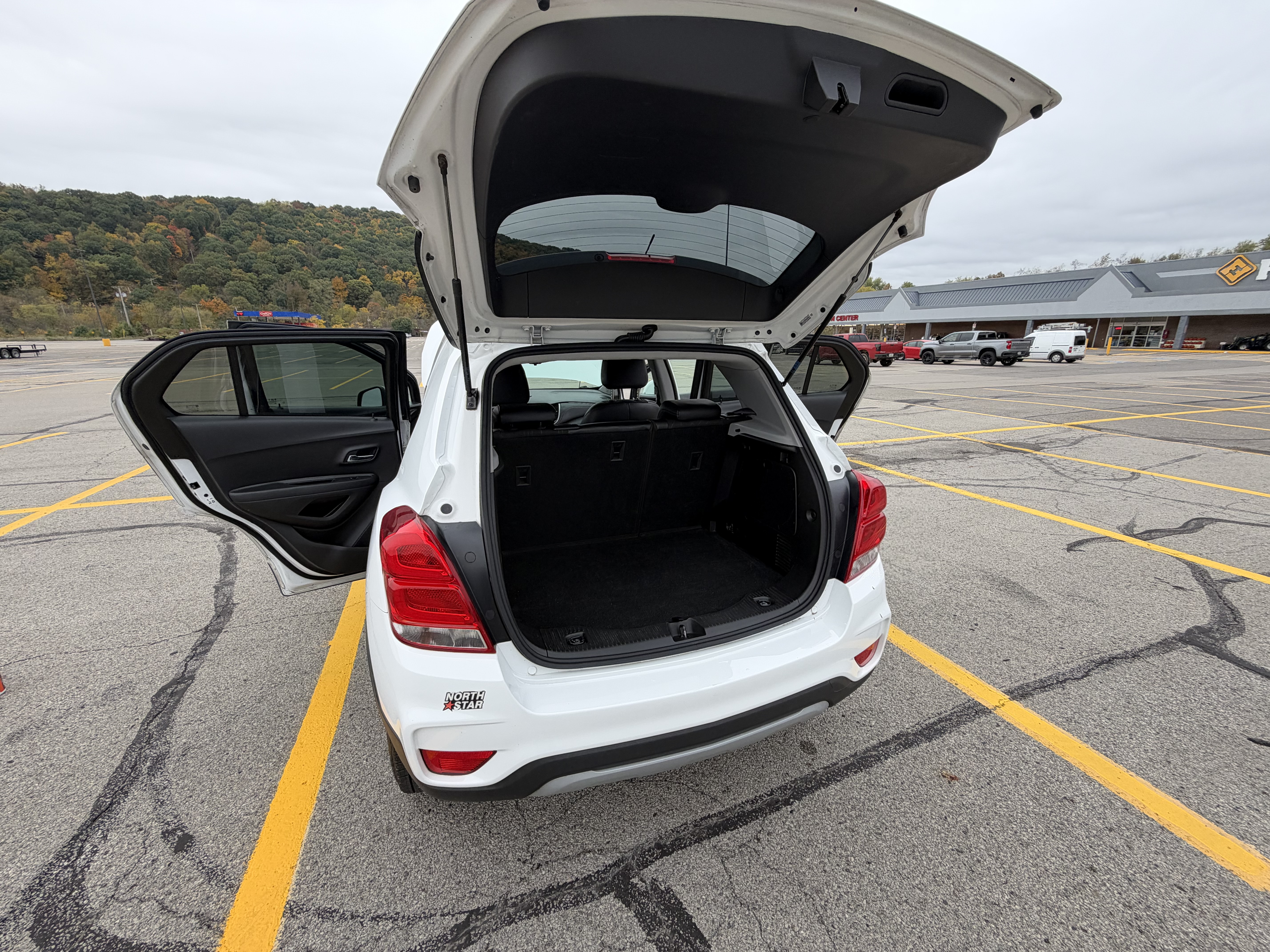 Used 2019 Chevrolet Trax LT w/ LT Convenience Package AWD/4WD image 12